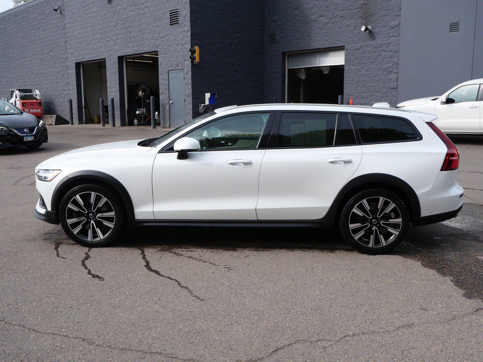 Used 2020 Volvo V60 T5 Cross Country w/ Protection Package Premier AWD/4WD image 4