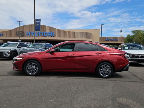 Used 2024 Hyundai Elantra SEL FWD image 9