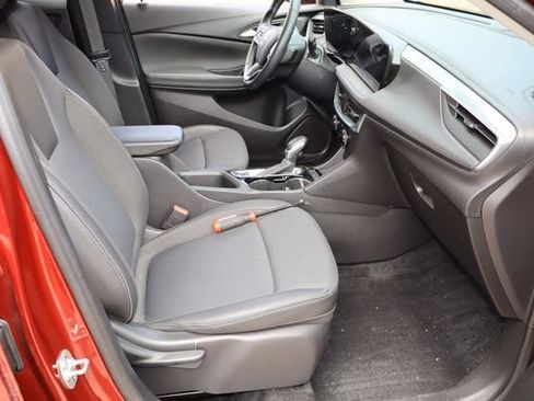Certified 2025 Buick Encore GX Preferred FWD image 16
