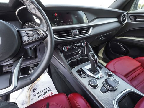 Used 2023 Alfa Romeo Stelvio Veloce AWD/4WD image 29