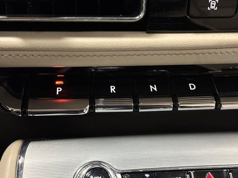 Used 2023 Lincoln Aviator AWD w/ Premium Package image 24