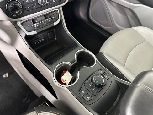 Used 2022 GMC Terrain SLT image 20