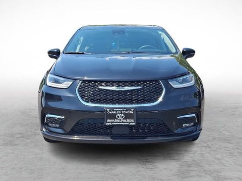 Used 2024 Chrysler Pacifica Touring-L FWD image 2