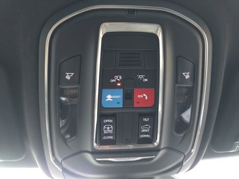 Used 2025 Jeep Grand Cherokee Laredo X AWD/4WD image 24