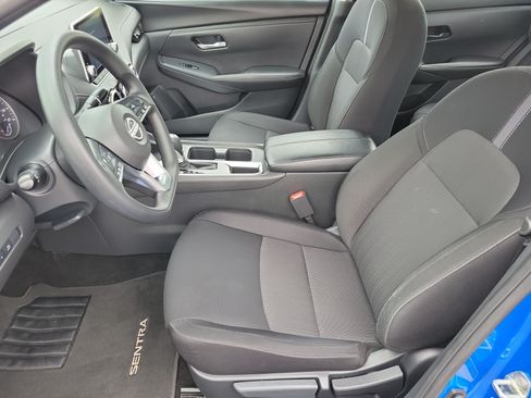 Used 2025 Nissan Sentra SV FWD image 9