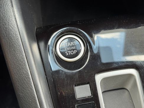Used 2021 Nissan Versa SV FWD image 25