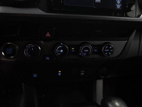 Used 2018 Toyota Tacoma TRD Sport w/ Exterior Package AWD/4WD image 23