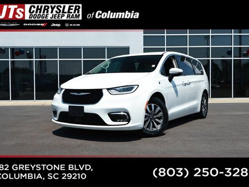 Used 2023 Chrysler Pacifica Touring-L FWD image 1