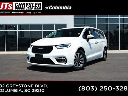 Used 2023 Chrysler Pacifica Touring-L