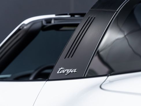 Certified 2021 Porsche 911 Targa 4S image 17