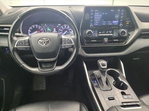 Used 2022 Toyota Highlander XLE image 22