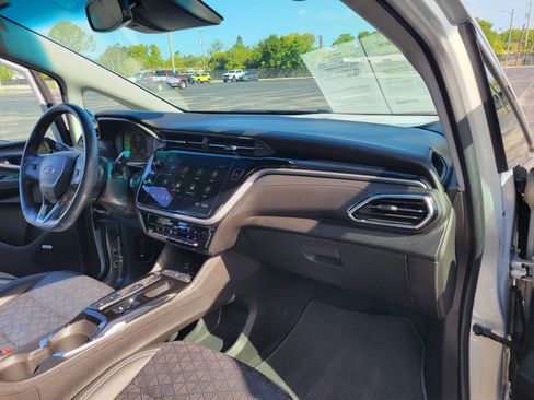 Certified 2023 Chevrolet Bolt LT w/ Infotainment Package image 32