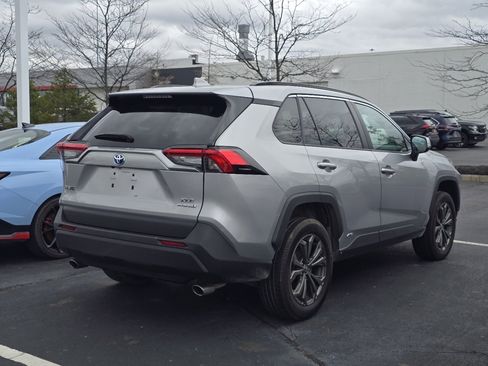 Used 2022 Toyota RAV4 XLE Premium image 7