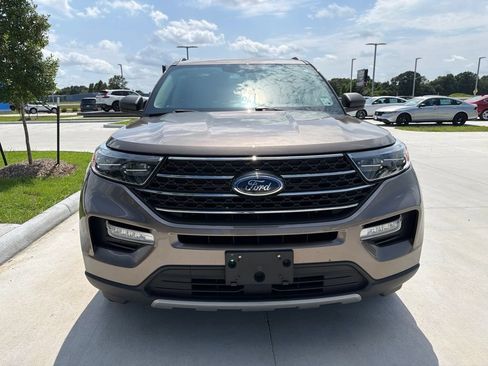 Used 2021 Ford Explorer XLT w/ Equipment Group 202A RWD image 2