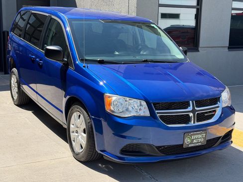 Used 2018 Dodge Grand Caravan SE w/ Power Convenience Group I FWD image 2