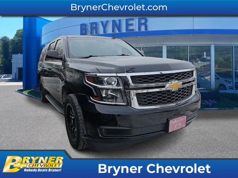 Used 2019 Chevrolet Suburban LT image 1