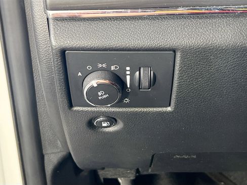 Used 2022 Jeep Grand Cherokee Limited image 10