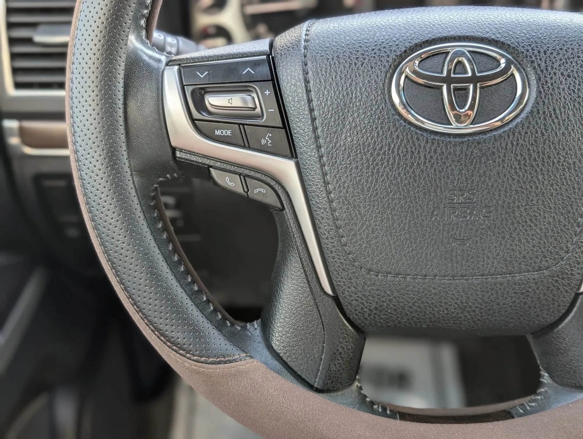 Used 2018 Toyota Land Cruiser AWD/4WD image 36