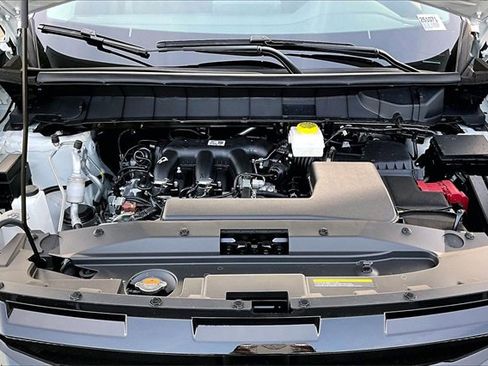 New 2025 Nissan Pathfinder SV image 10