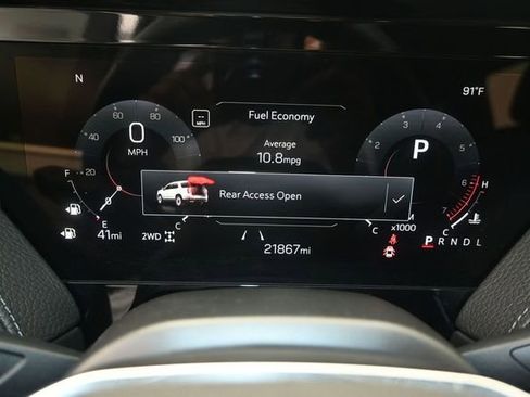Used 2025 GMC Yukon XL Denali AWD/4WD image 8