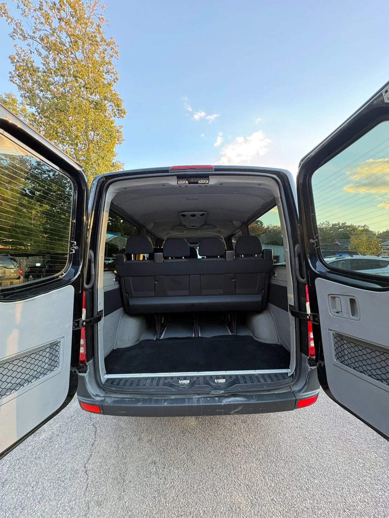 Used 2015 Mercedes-Benz Sprinter 2500 image 27