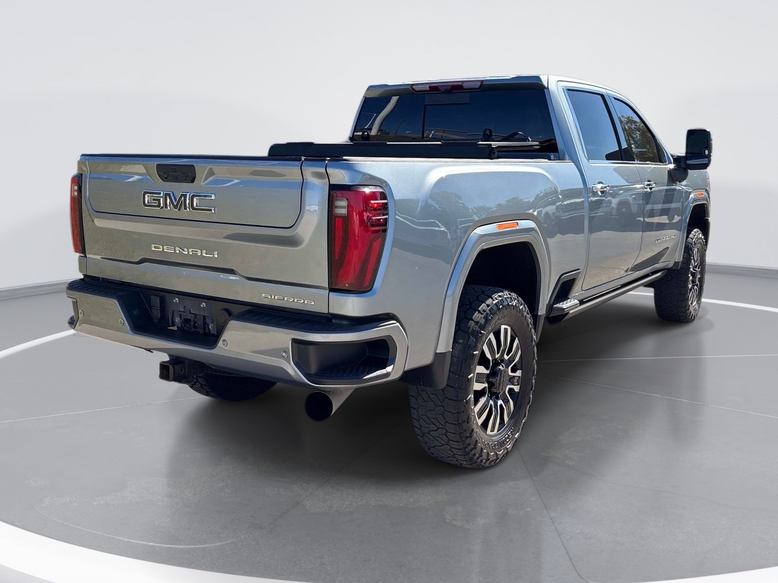 Used 2024 GMC Sierra 2500 Denali Ultimate AWD/4WD image 8