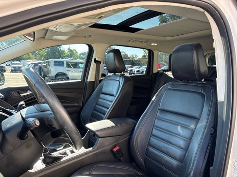 Used 2019 Ford Escape Titanium AWD/4WD image 6