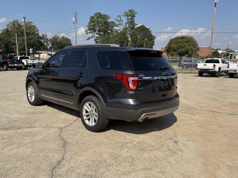 Used 2017 Ford Explorer XLT w/ Equipment Group 202A FWD image 3