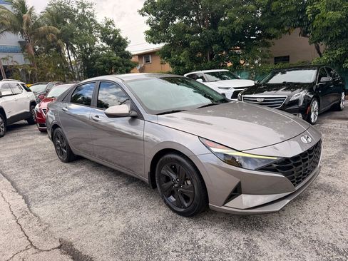 Used 2022 Hyundai Elantra SEL FWD image 7