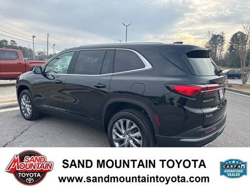 Used 2025 Buick Enclave Preferred image 5