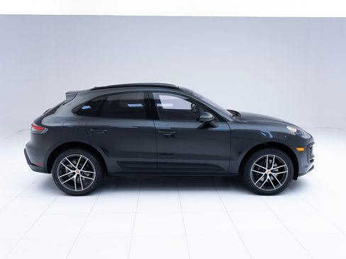 Certified 2025 Porsche Macan image 8