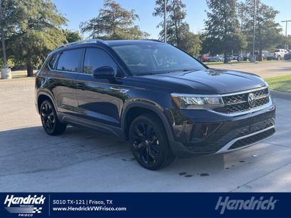 Used 2024 Volkswagen Taos SE w/ Panoramic Sunroof Package