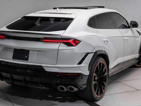 Used 2023 Lamborghini Urus S AWD/4WD image 3