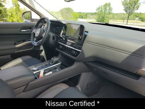 Certified 2024 Nissan Pathfinder Platinum w/ Cargo Package AWD/4WD image 12