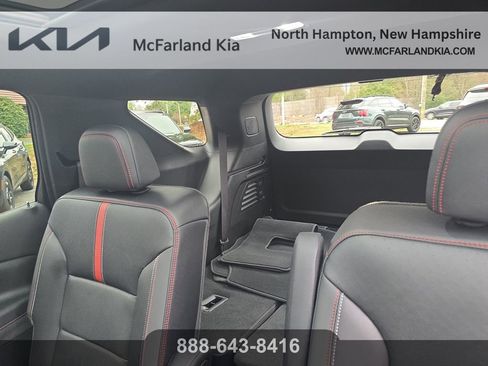 Used 2025 Chevrolet Traverse RS image 33