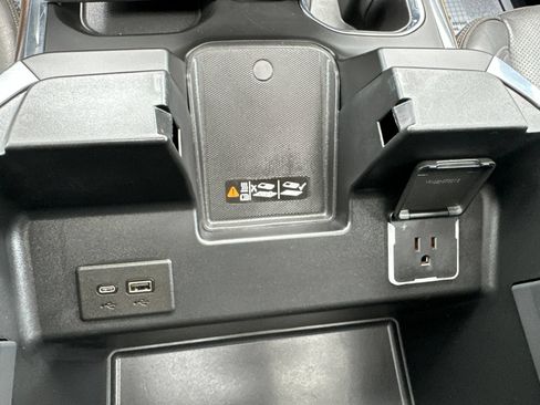 Used 2024 Chevrolet Silverado 1500 High Country w/ High Country Premium Package AWD/4WD image 85