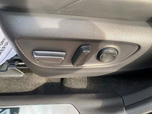 Used 2023 Toyota Venza Nightshade image 15