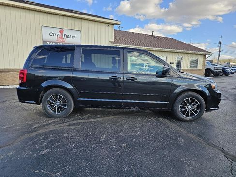 Used 2016 Dodge Grand Caravan SE image 27