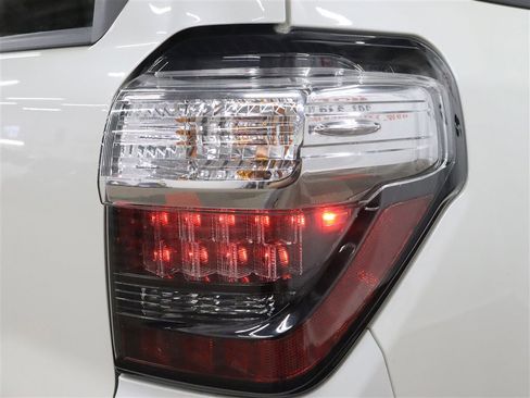 Used 2022 Toyota 4Runner Limited AWD/4WD image 14