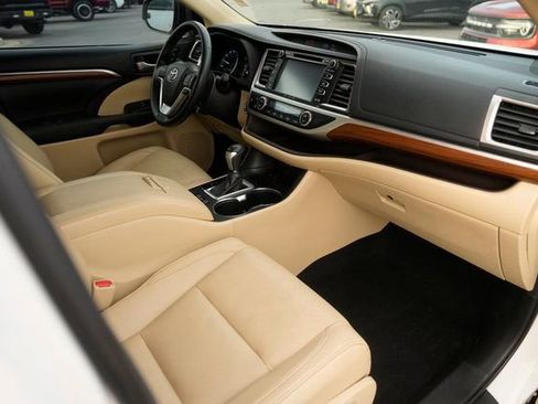 Used 2018 Toyota Highlander Limited image 18
