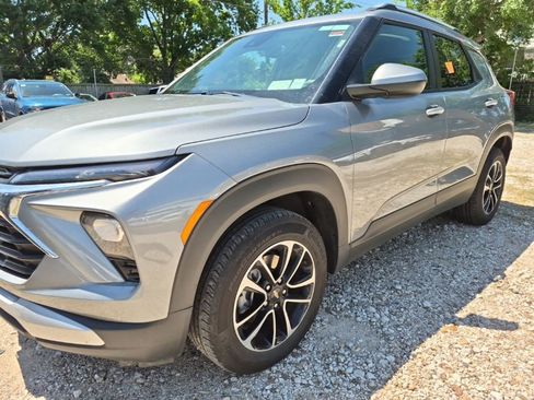 Used 2025 Chevrolet TrailBlazer LT image 1