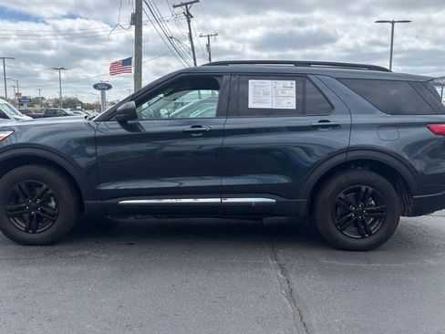 Used 2024 Ford Explorer XLT w/ Equipment Group 202A AWD/4WD image 3