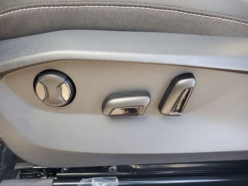 New 2026 Volkswagen Taos SE image 19