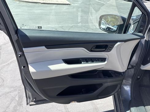 Certified 2025 Honda Odyssey EX-L image 12