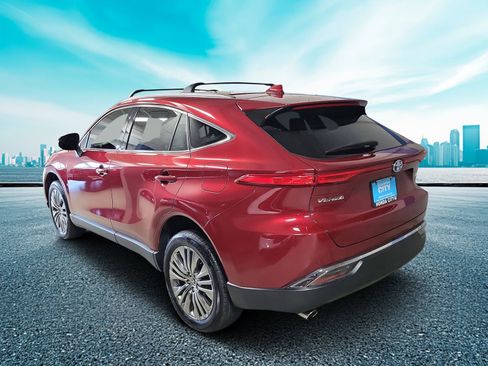 Used 2022 Toyota Venza Limited image 4