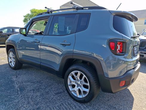 Used 2016 Jeep Renegade Latitude w/ Safety & Security Group AWD/4WD image 4