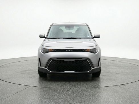 Used 2025 Kia Soul LX w/ LX Technology Package FWD image 2