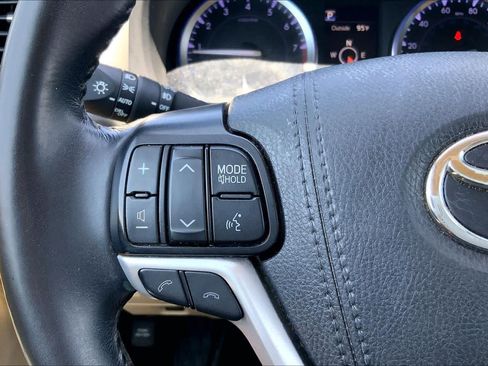 Used 2019 Toyota Highlander XLE FWD image 23