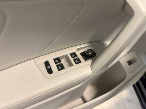 Used 2024 Volkswagen Tiguan SE w/ Panoramic Sunroof Package AWD/4WD image 21