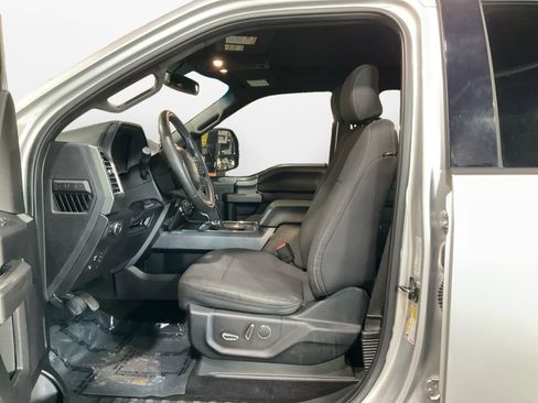 Used 2016 Ford F150 XLT w/ Equipment Group 302A Luxury image 9